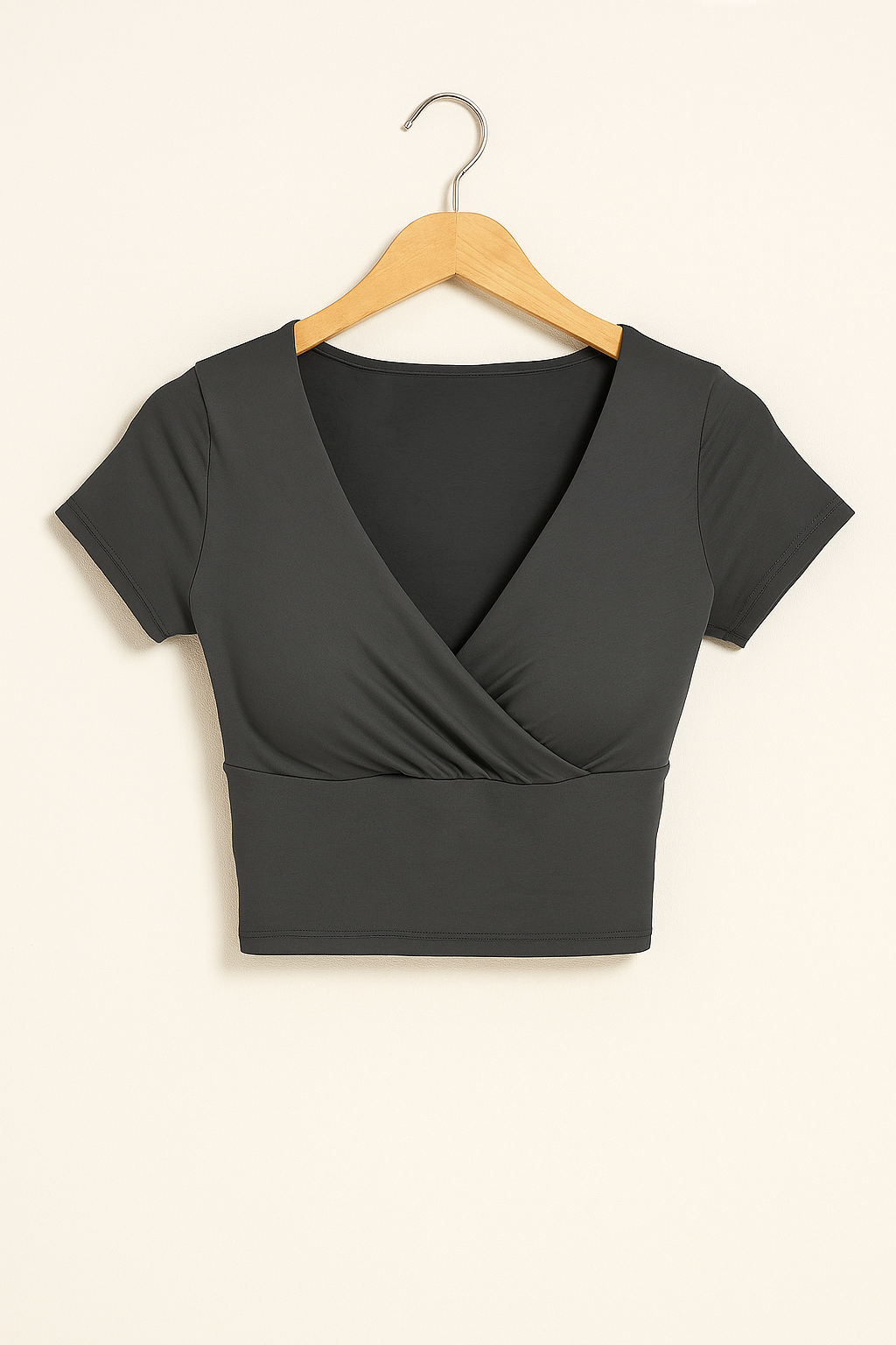 Damski Crop Top z dekoltem w serek – Wygodny i Stylowy
