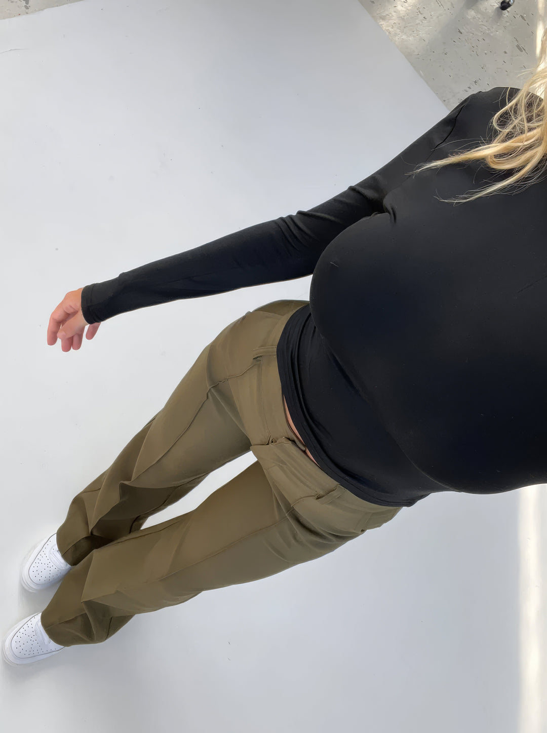 Spodnie damskie – model bootcut z eleganckim krojem
