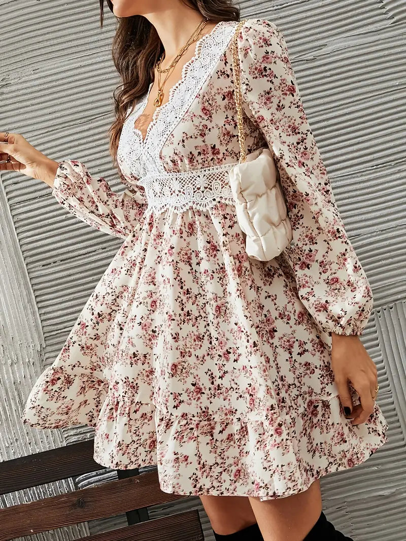 Kwiecień Outlet | Kwietna Sukienka Boho z Głębokim Dekoltem V – Kobieca i Elegancka