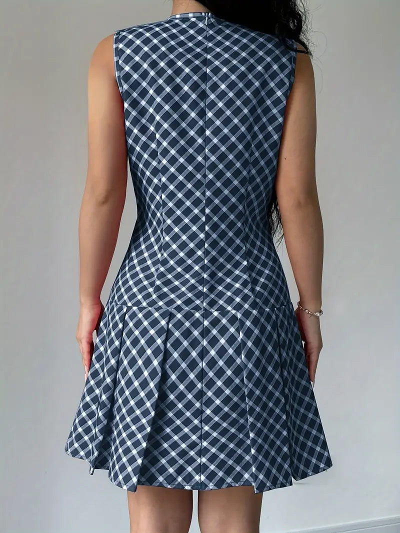 Mode Outlet | Stylowa sukienka bez rękawów z plisami – ponadczasowa elegancja