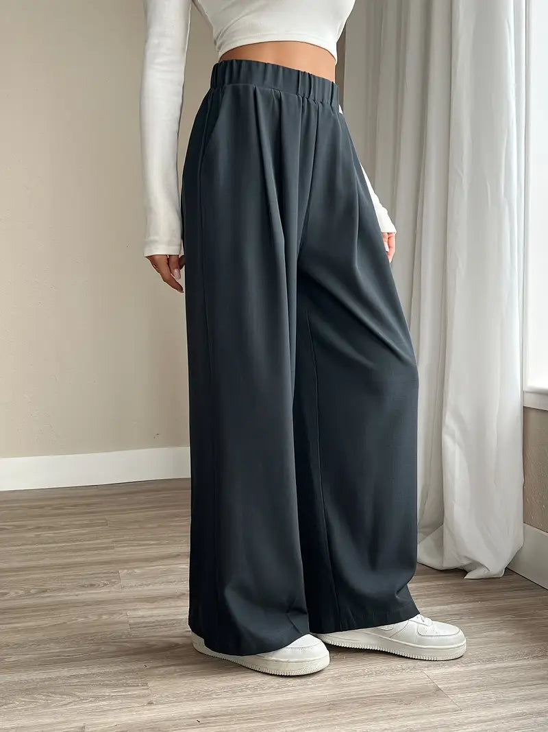 Mode Outlet | Stylowe spodnie z zakładkami i szerokimi nogawkami