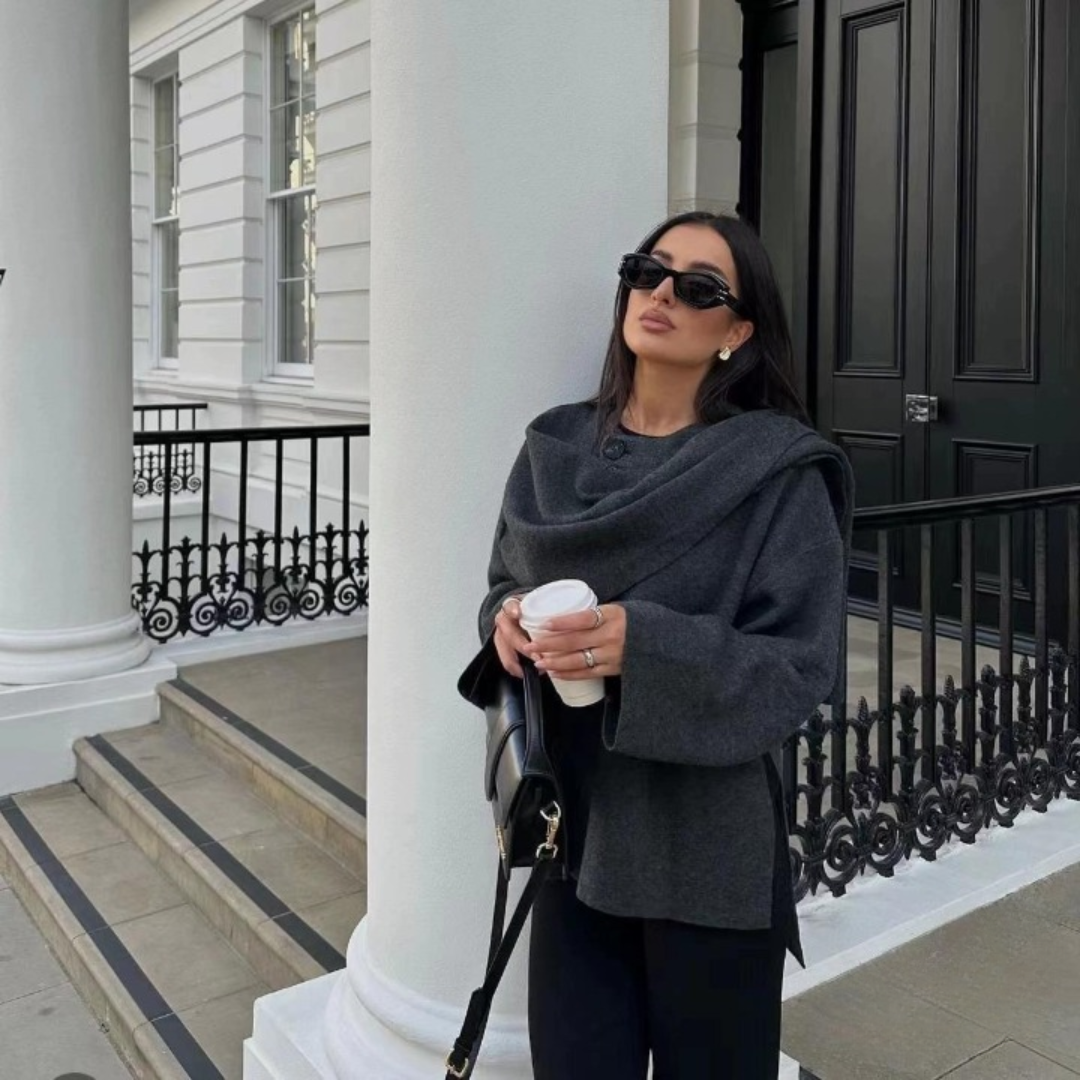 Damski Płaszcz typu Peleryna – Ponadczasowy i Stylowy Design