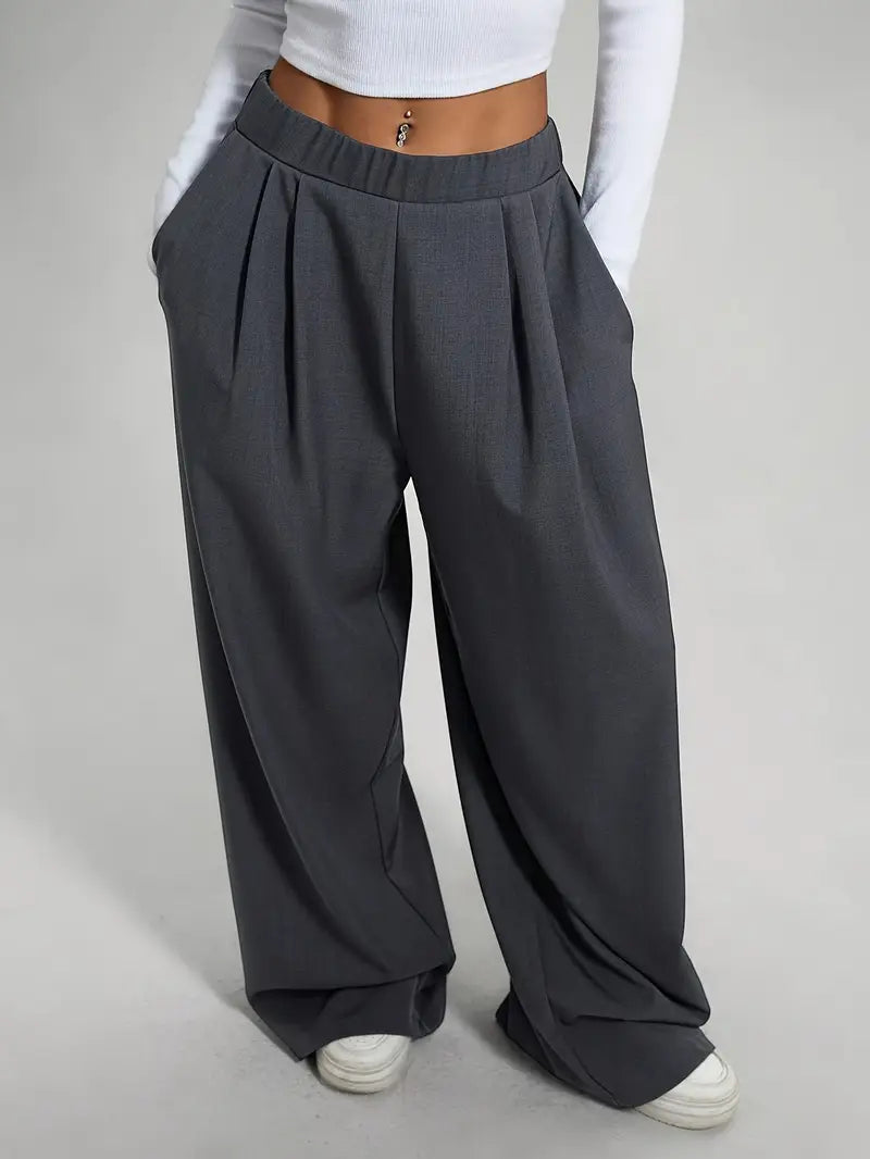 Mode Outlet | Stylowe spodnie z zakładkami i szerokimi nogawkami