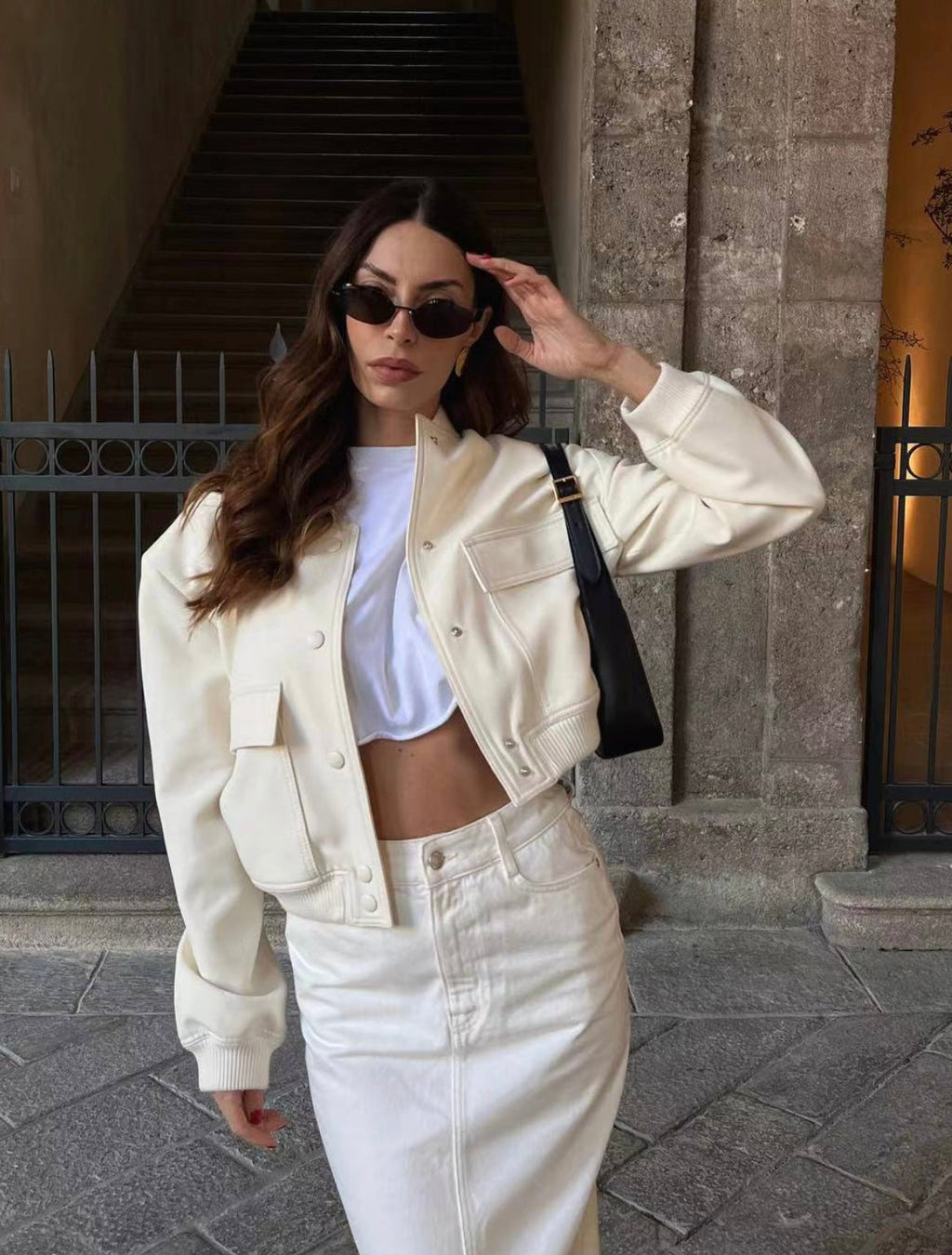 Mila | Modna Krótka Kurtka Bomberka w Kolorze Ecru