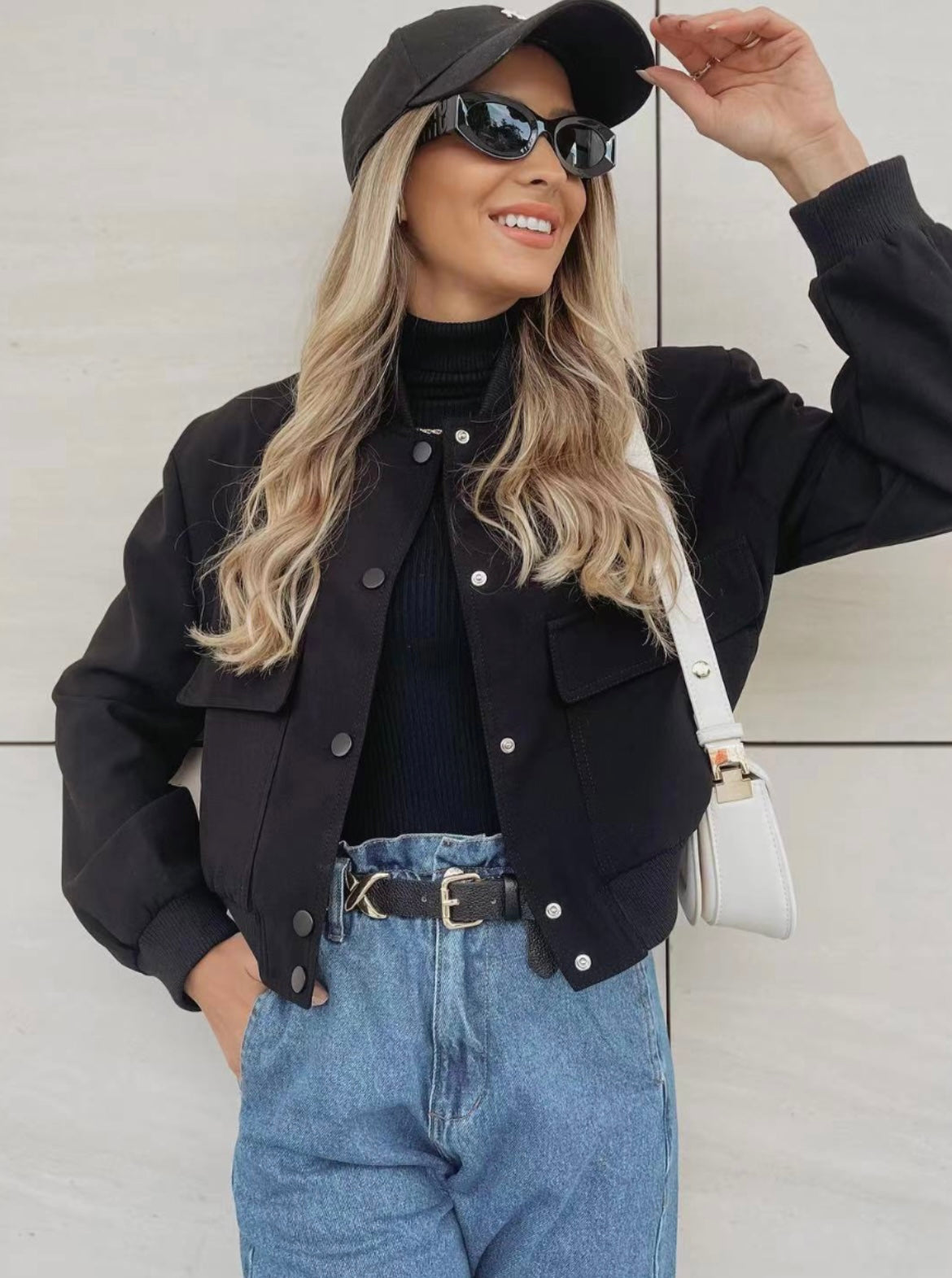 Mila | Modna Krótka Kurtka Bomberka w Kolorze Ecru