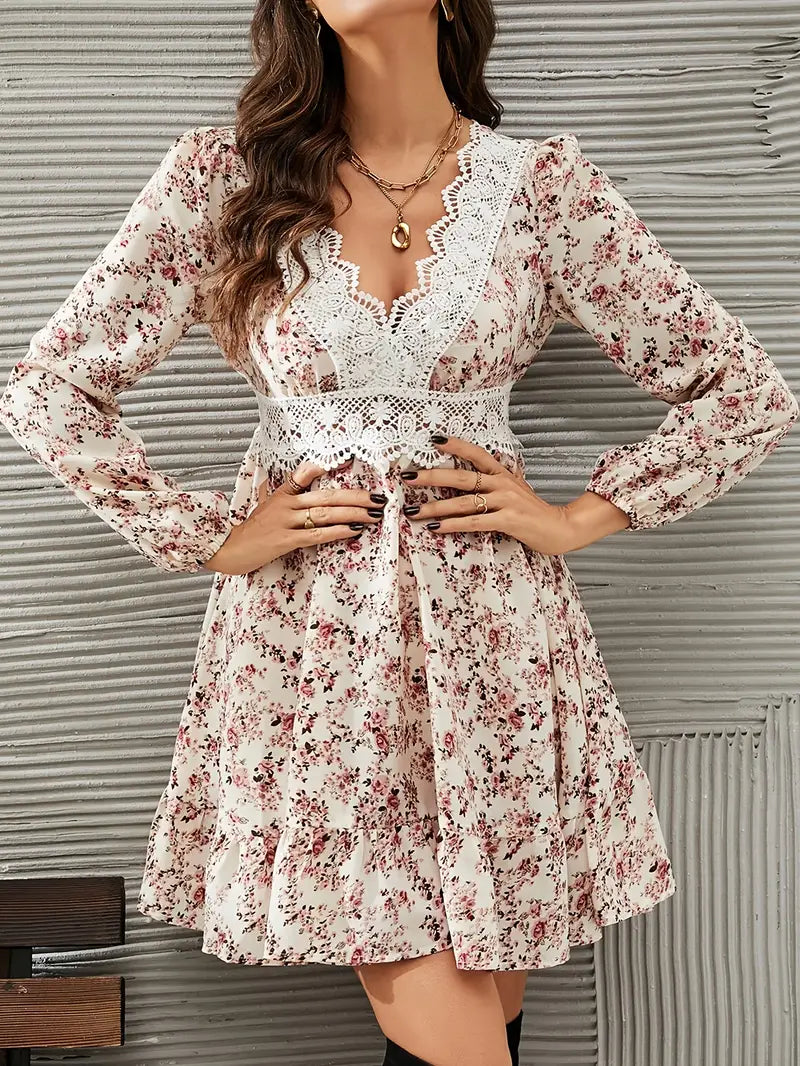 Kwiecień Outlet | Kwietna Sukienka Boho z Głębokim Dekoltem V – Kobieca i Elegancka