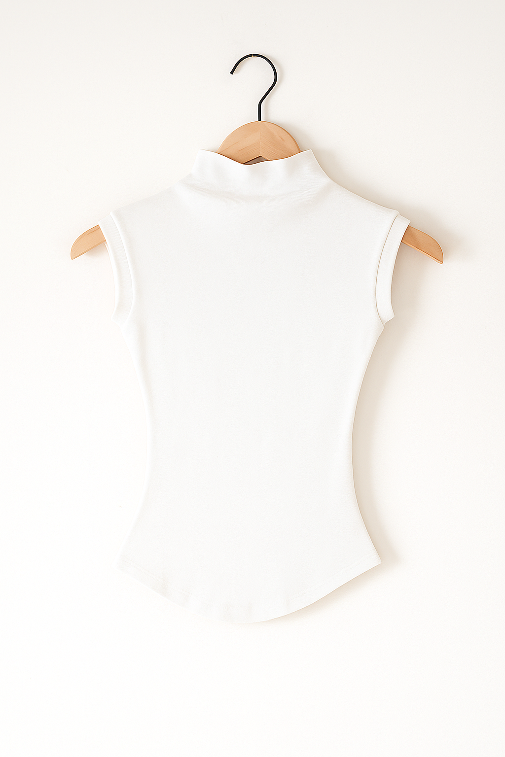 Damska bluzka z wysokim kołnierzem bez rękawów – elegancka i minimalistyczna