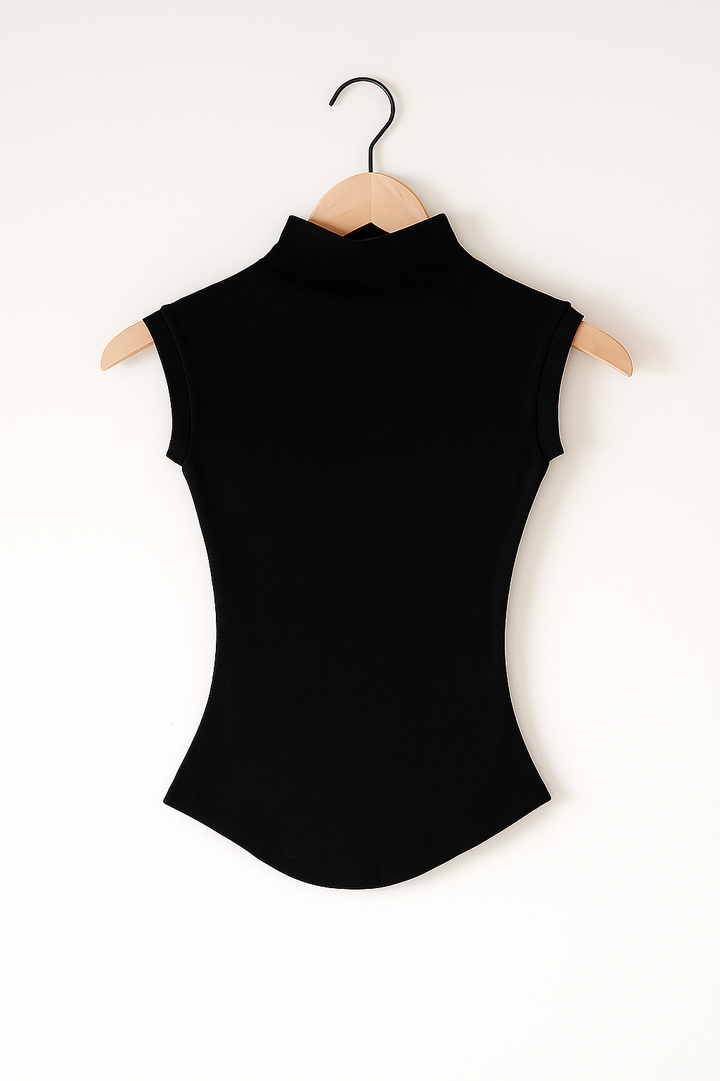 Damska bluzka z wysokim kołnierzem bez rękawów – elegancka i minimalistyczna