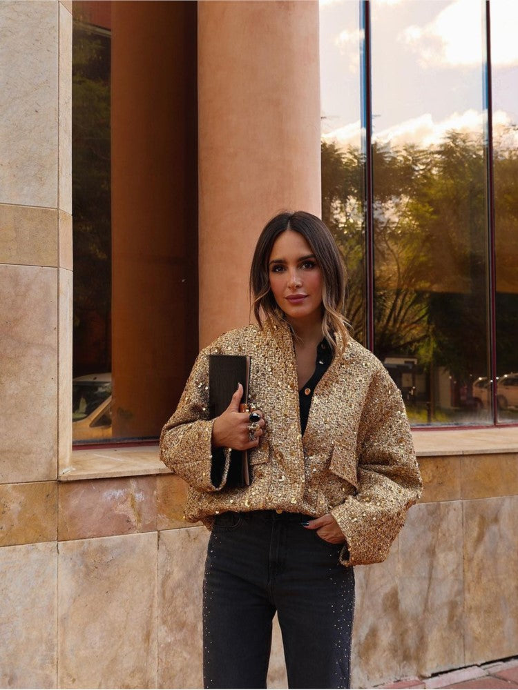 Mode Outlet | Elegancka Kurtka Janine ze Złotymi Błyszczykami – Stylowa i Wyrafinowana