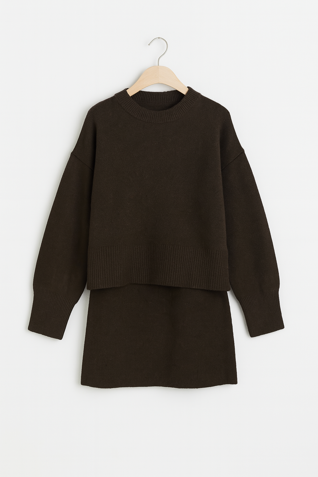 Elegancki damski komplet - sweter i spódniczka