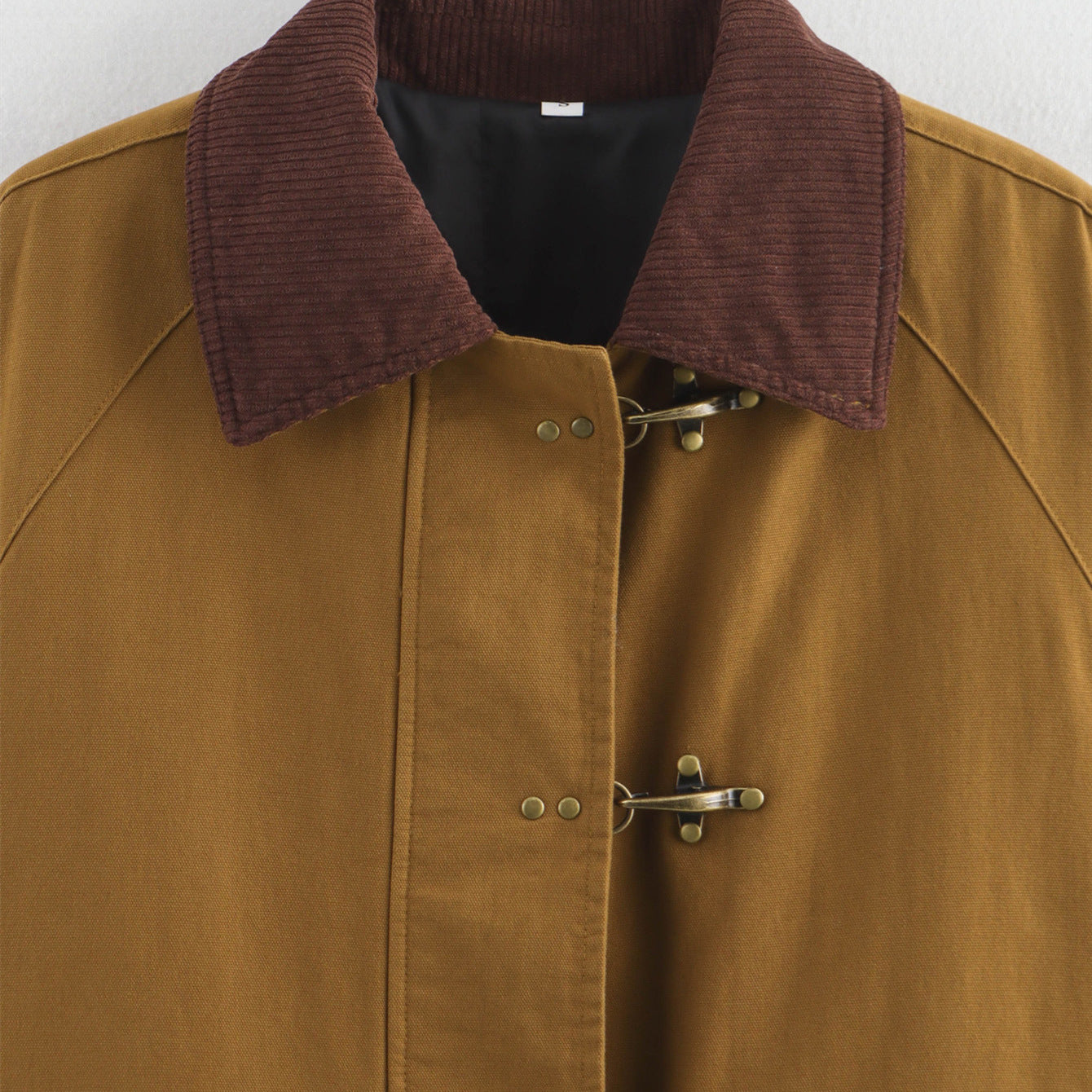 Damska Kurtka - "Barn Jacket" z Guzikami i Kieszeniami