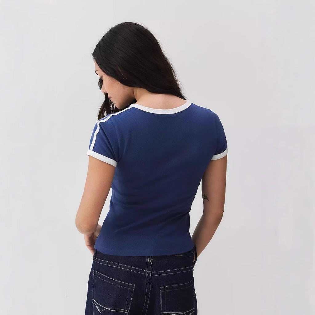 De Mode Outlet | Damski T-shirt Sportowy z Detalem z Koronki & Krótkim Rękawem