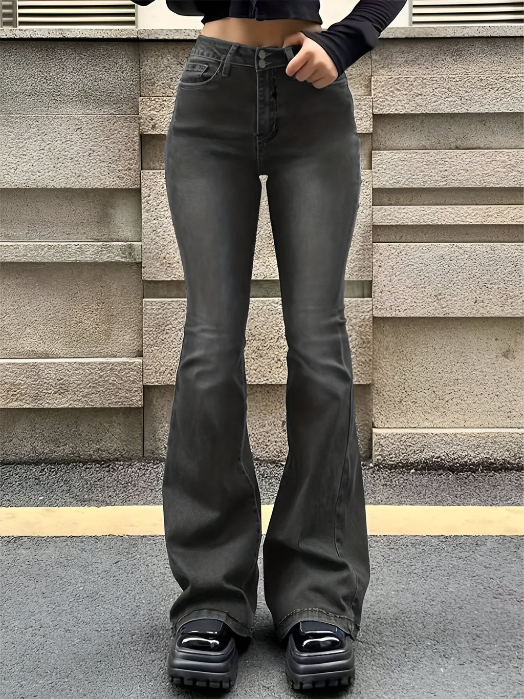 NOVA | Jeansy z wysokim stanem i rozszerzanymi nogawkami – stylowe i wyszczuplające