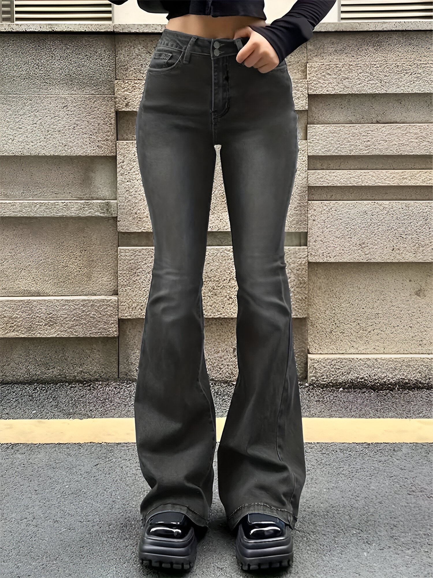 NOVA | Jeansy z wysokim stanem i rozszerzanymi nogawkami – stylowe i wyszczuplające