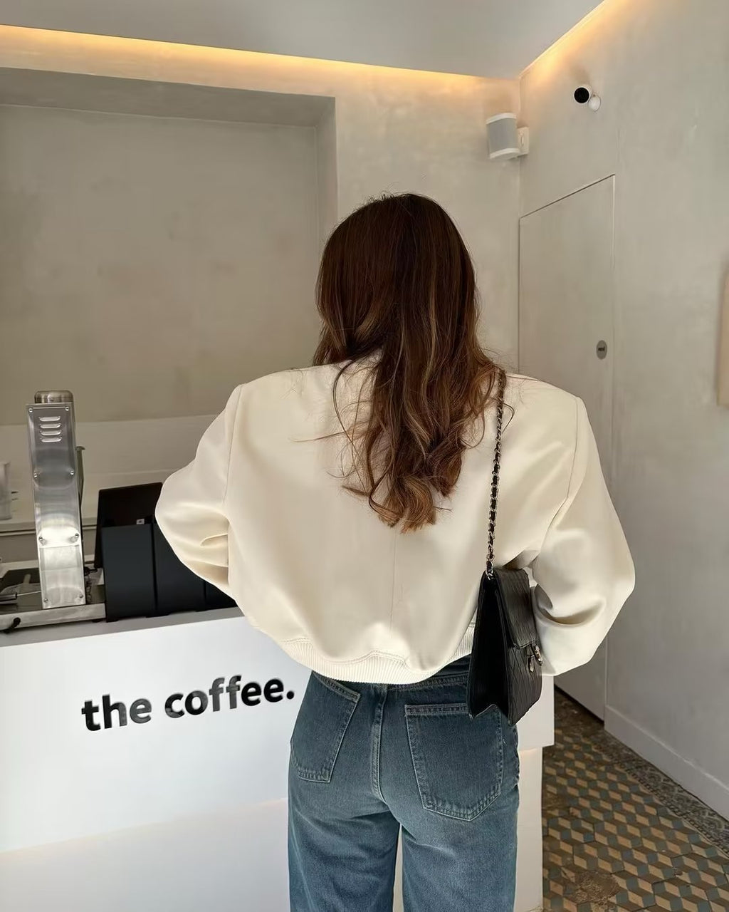 Mila | Modna Krótka Kurtka Bomberka w Kolorze Ecru