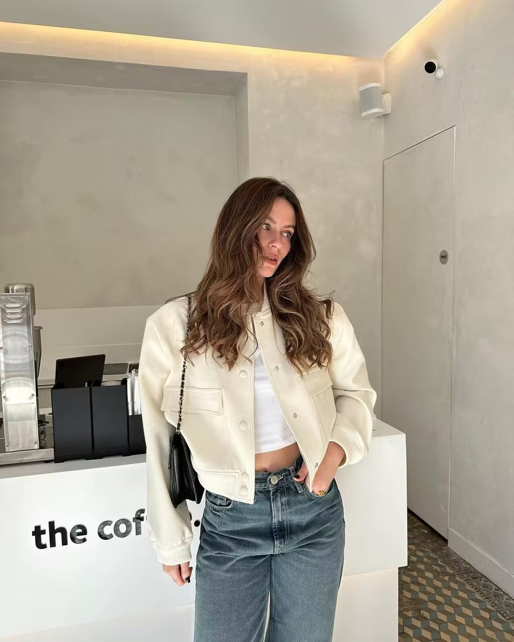 Mila | Modna Krótka Kurtka Bomberka w Kolorze Ecru