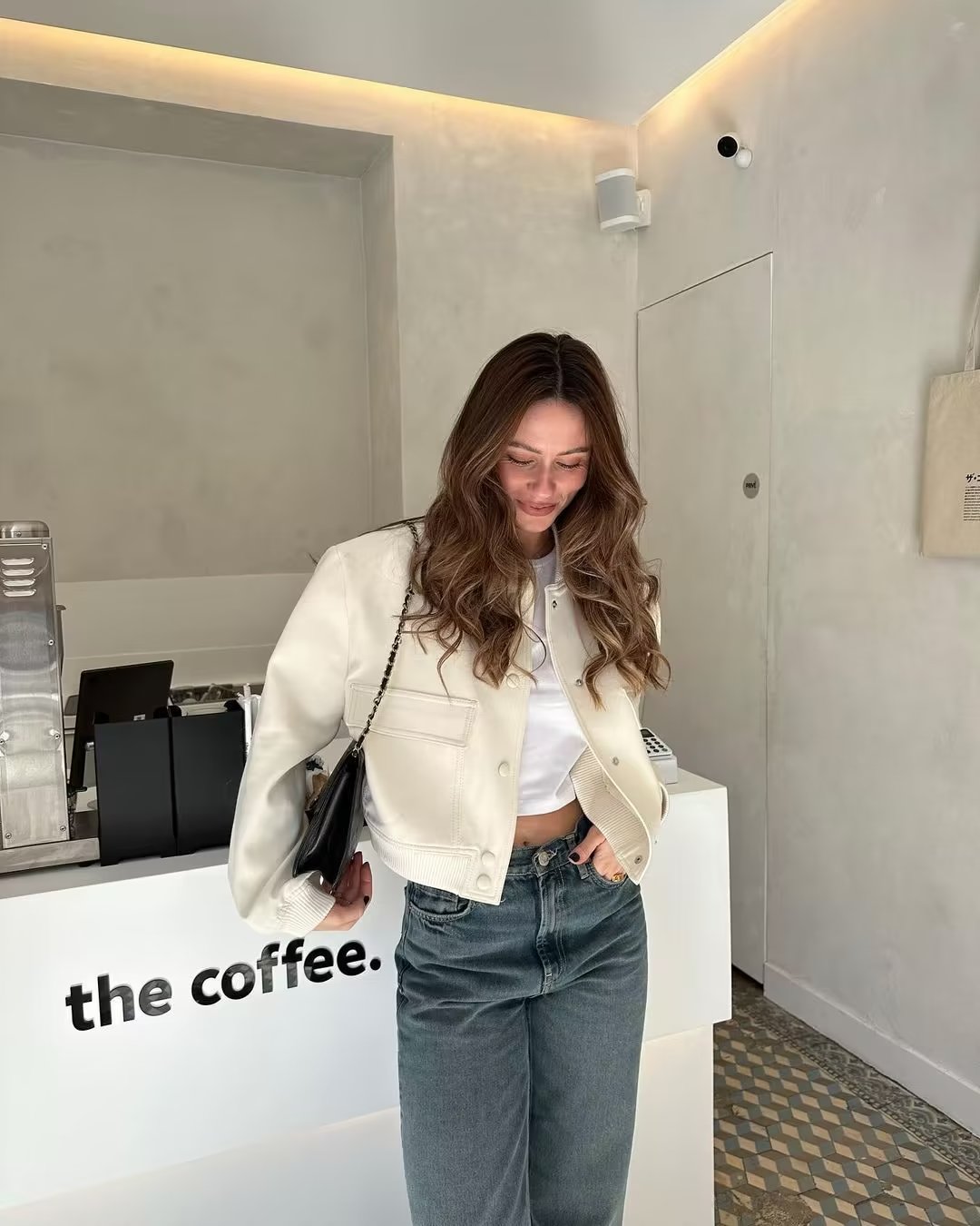 Mila | Modna Krótka Kurtka Bomberka w Kolorze Ecru