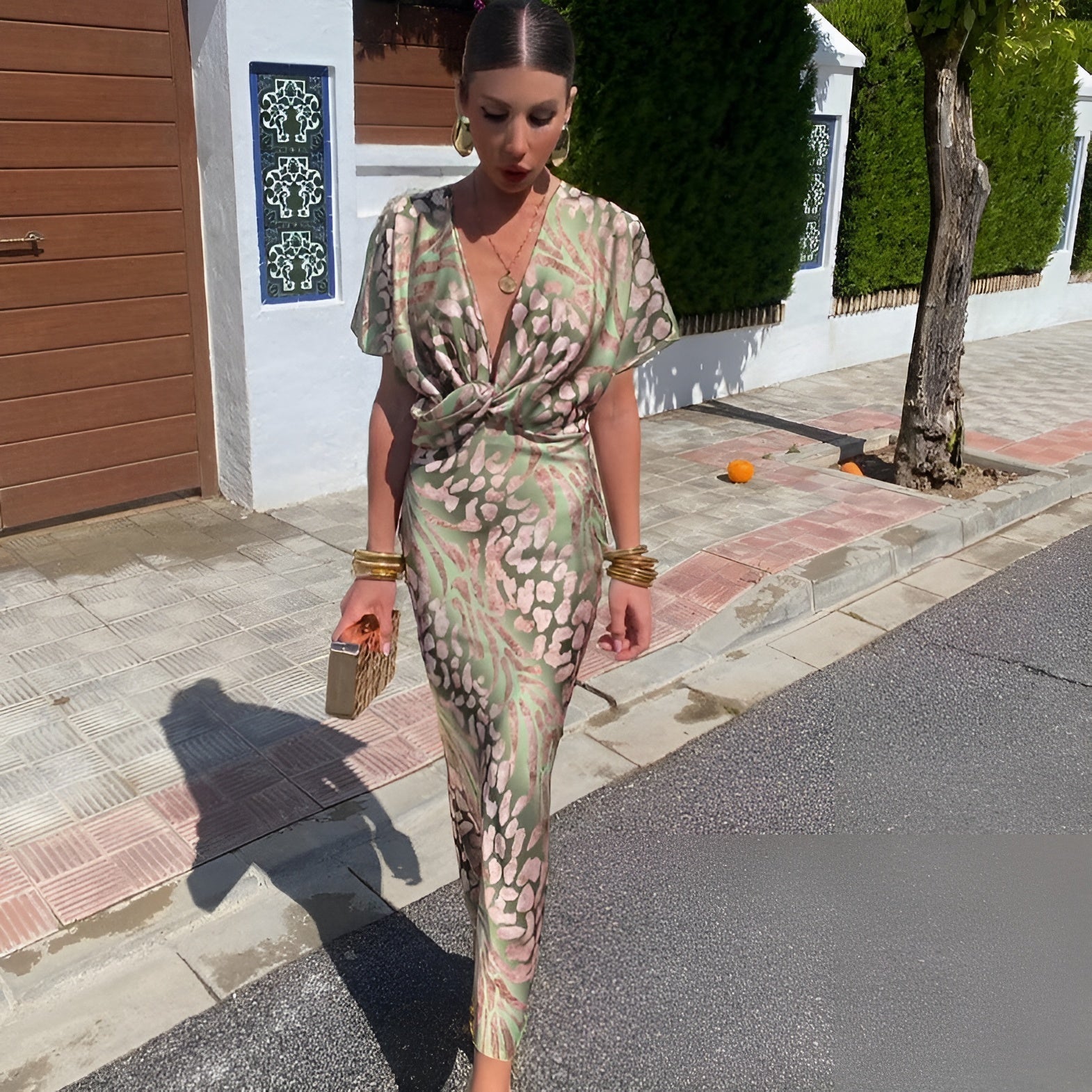 Długa sukienka z przekładanym dekoltem V