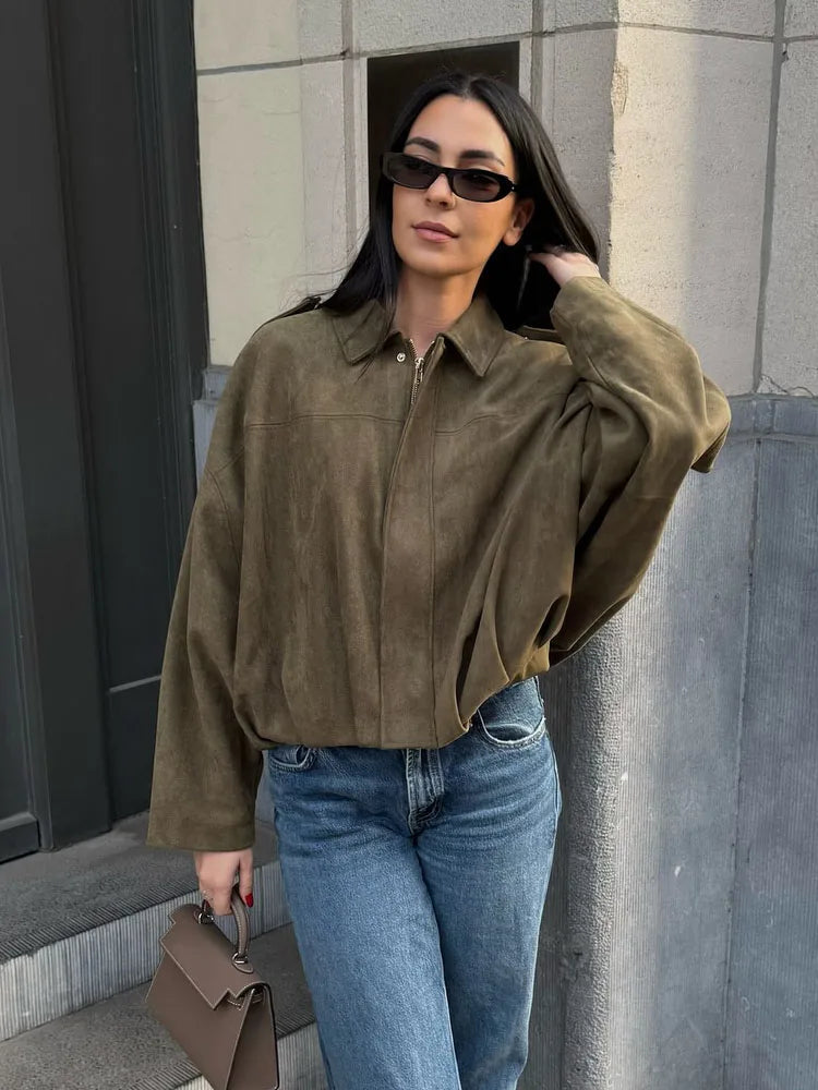 Damska Krótka Kurtka – Efekt Zamszu – Luźny Krój – Stylowa i Wygodna