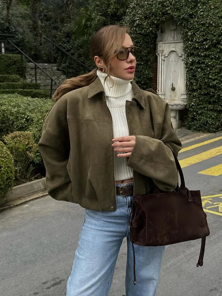 Damska Krótka Kurtka – Efekt Zamszu – Luźny Krój – Stylowa i Wygodna