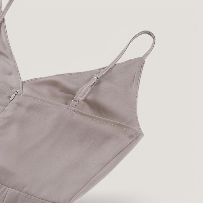 Długa sukienka Emma dla pań o eleganckim kroju na specjalne okazje