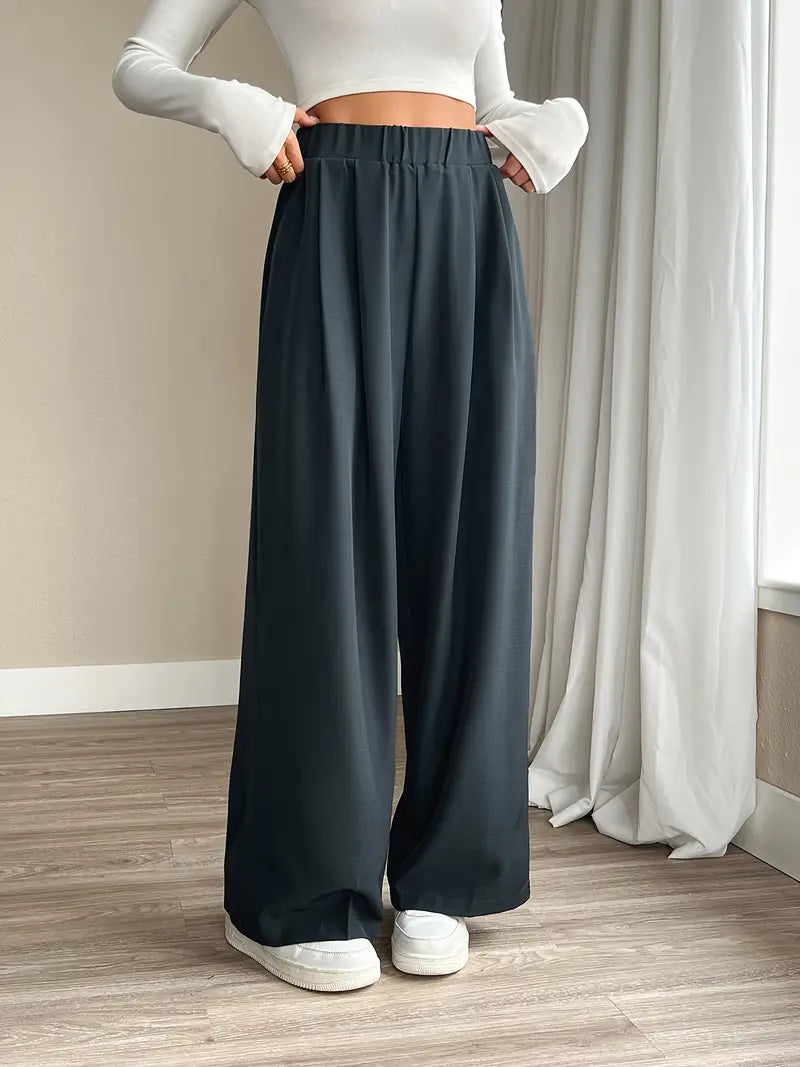 Mode Outlet | Stylowe spodnie z zakładkami i szerokimi nogawkami