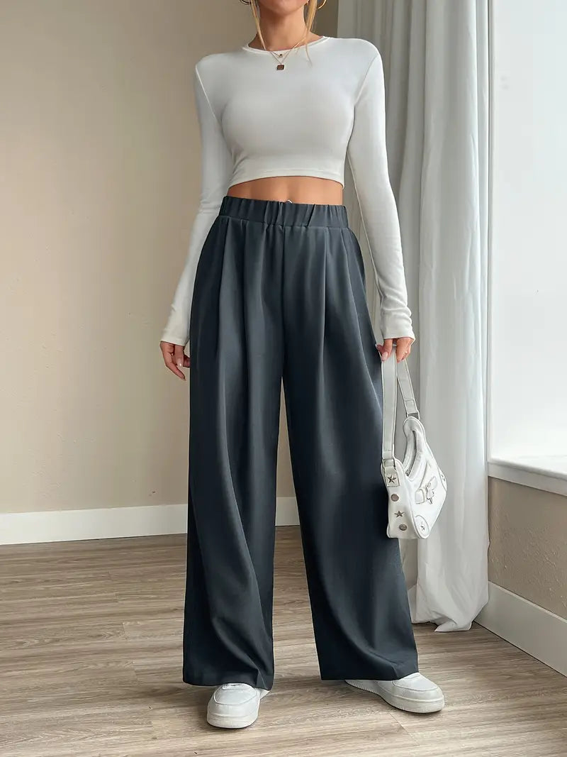 Mode Outlet | Stylowe spodnie z zakładkami i szerokimi nogawkami