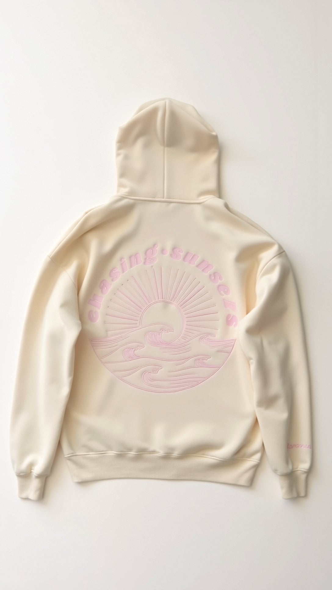 Damska bluza z haftowanym wzorem na plecach | Wygodny kangurek z kapturem