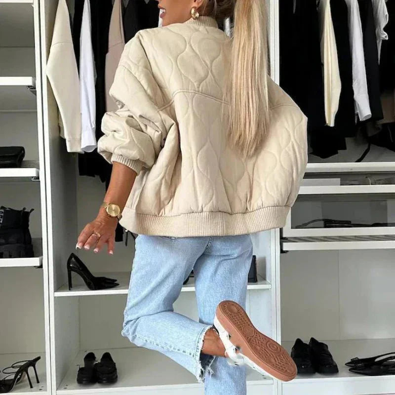 Pikowana damska kurtka bomberka z zatrzaskami