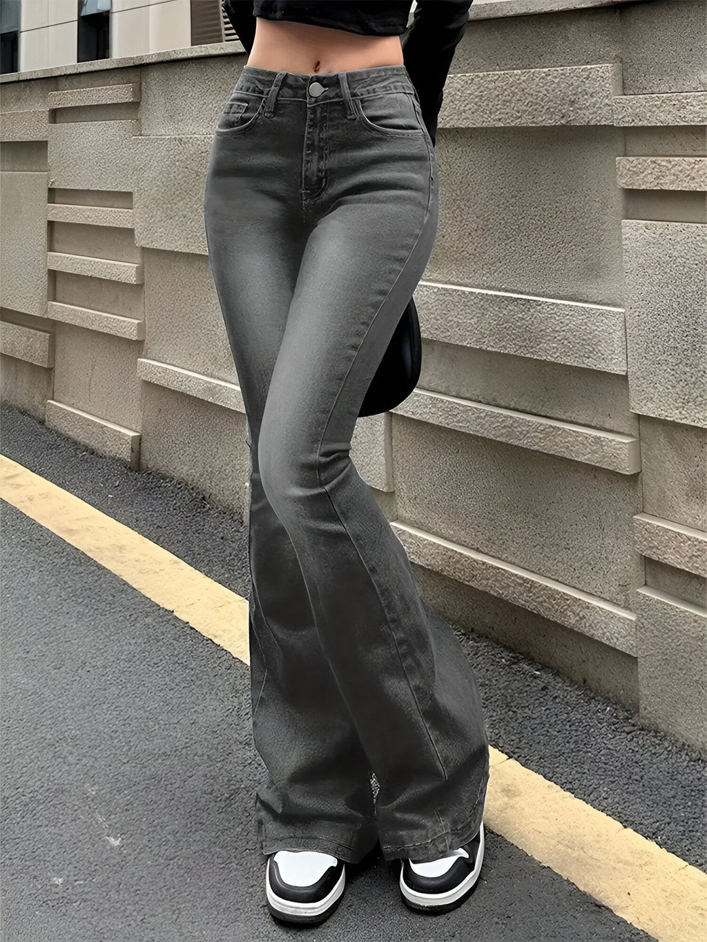 NOVA | Jeansy z wysokim stanem i rozszerzanymi nogawkami – stylowe i wyszczuplające